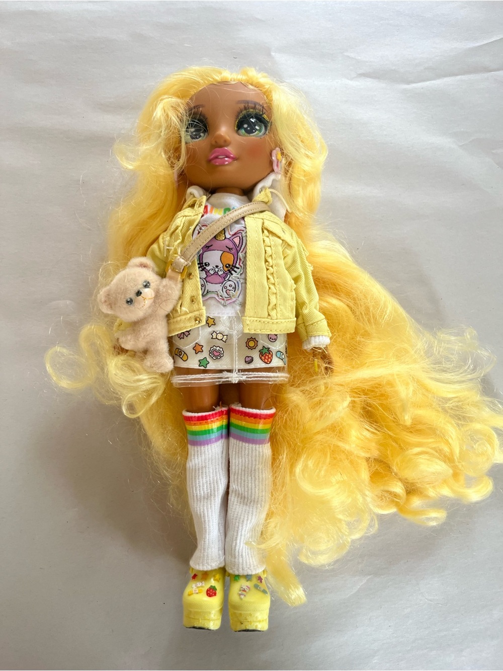 RAINBOW HIGH  Sunny Madison Doll With Outfit  Shoes Bear purse
